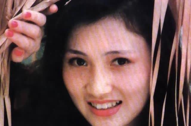 后来她也有接戏,不过都是一些配角,比如《燕子李三》中饰演侠女,《家