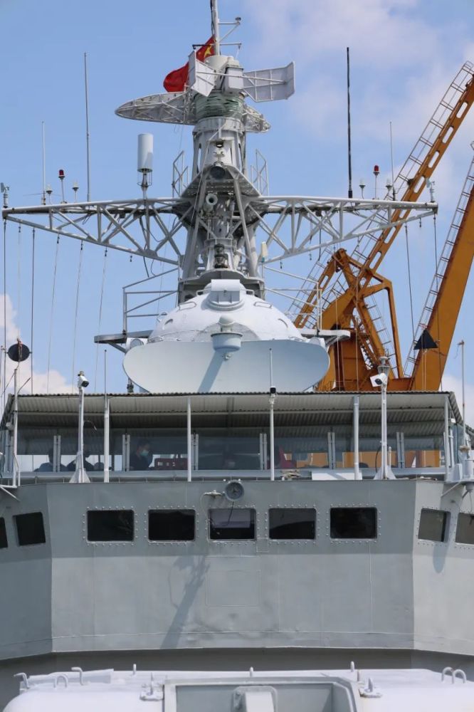 "丹东舰"正式开放观光