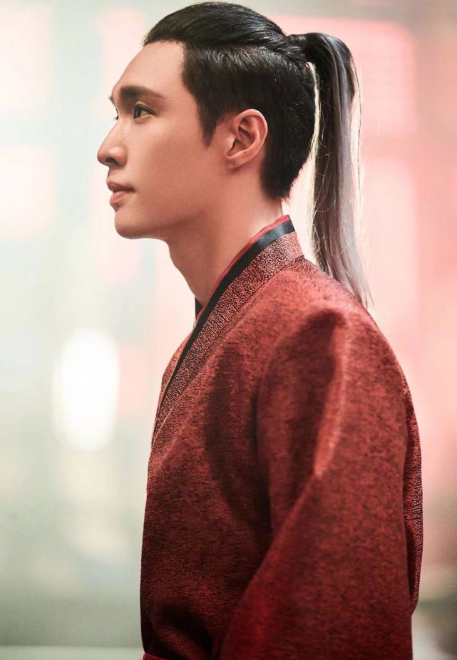 张艺兴古装高马尾造型,一袭红衣登场,不愧是核兴武器|张艺兴