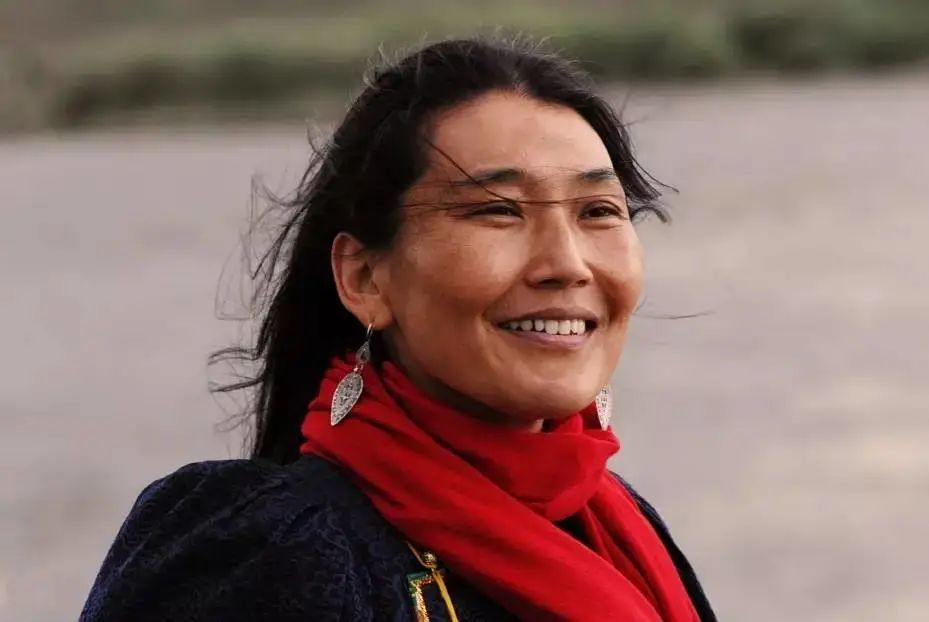 龚妈妈播放了女儿过去的表演视频,想展现女儿的优秀,让老锣知难而退.