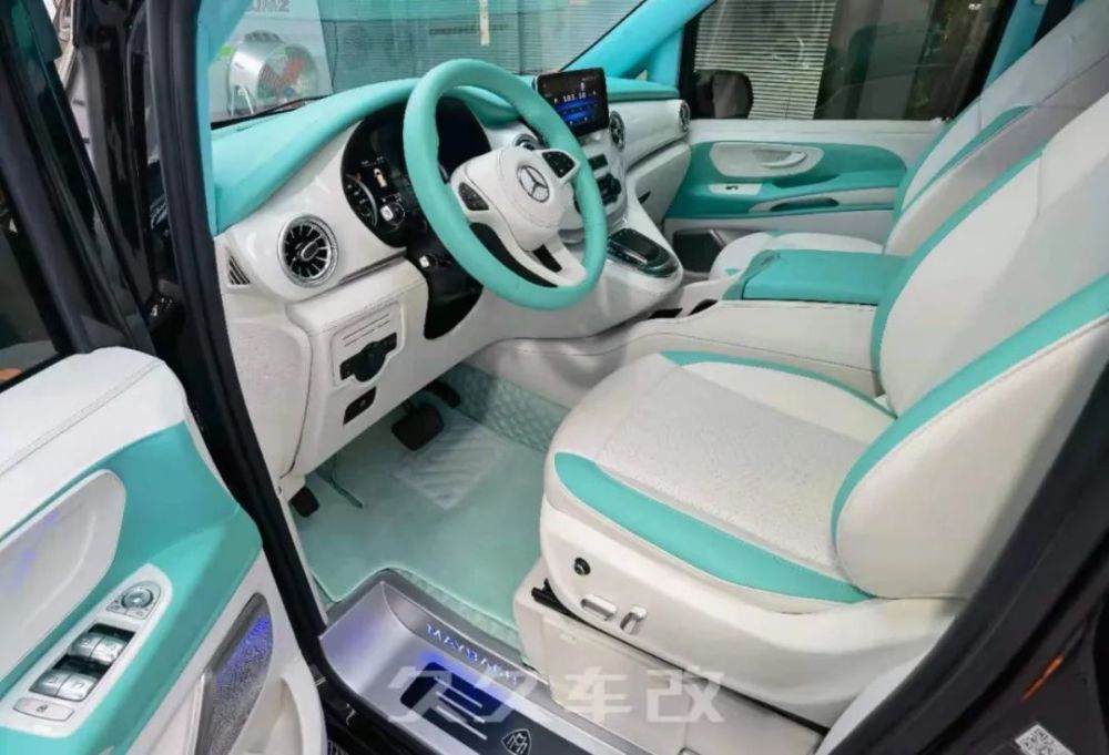 七夕节,定制改装的威霆蒂芙尼蓝内饰,让浪漫加倍