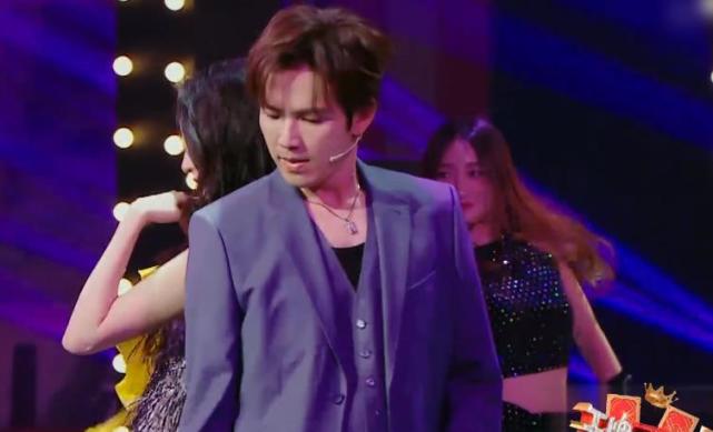 钟汉良官方身高183,当和172关晓彤同框后,有无说谎一目了然