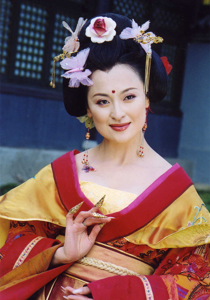 后来,王璐瑶还出演了胡军主演的金庸剧《天龙八部》,古装剧《大唐歌飞