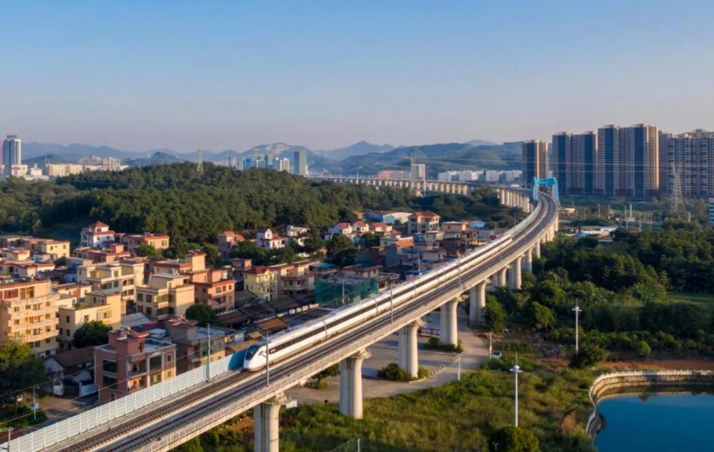 广清永高铁乡村产业发展省人代会清远市代表团提交建议94件