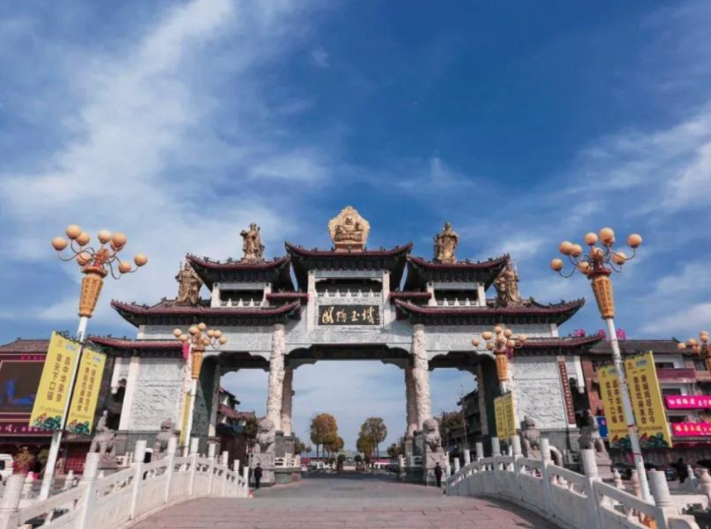 河南一个人造玉都古城,占地1300亩,有"南阳明珠"的美称