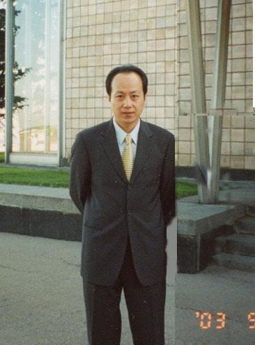 罗京:事业巅峰时去世,母亲至今不知,妻子却带着儿子改嫁富商