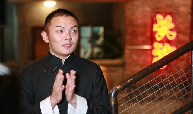 湖南穷小子逆袭记:从摆地摊到收入300亿,打造"小吃街迪士尼"