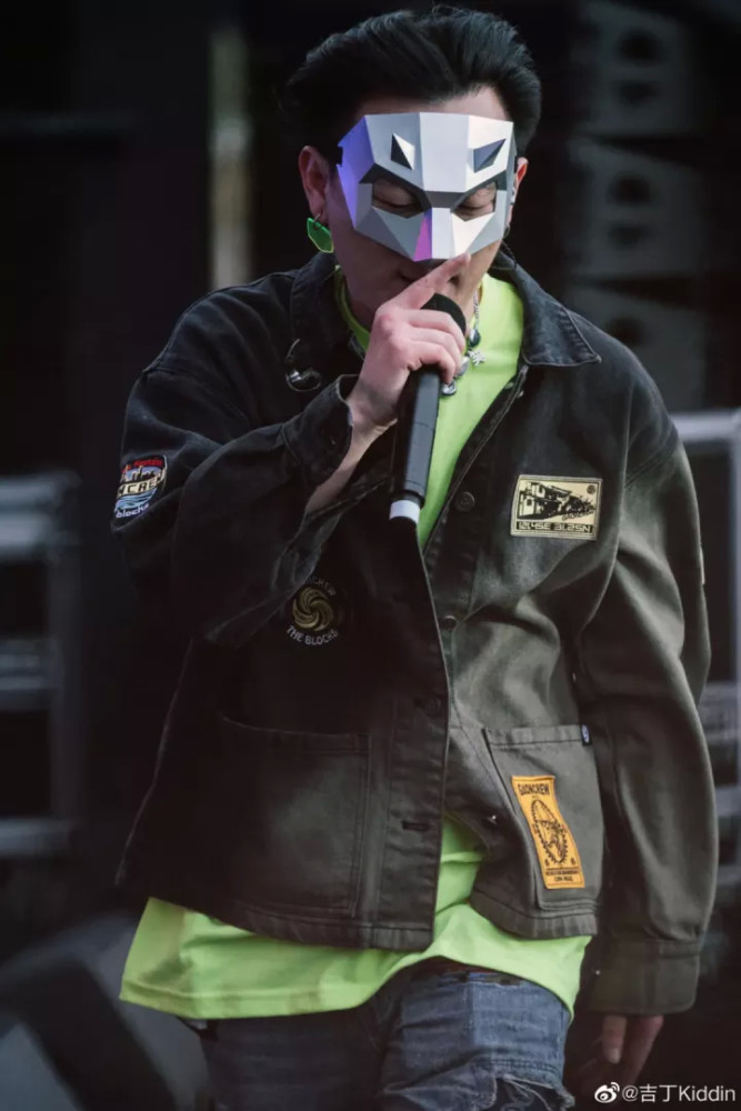 好在邓梓祺和gz(说唱新世代选手吉丁kiddin)两位制作人的出现,给百川