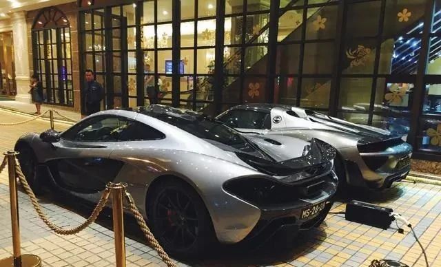 吕强光是土生土长的澳门人,1989年,通过自己的努力