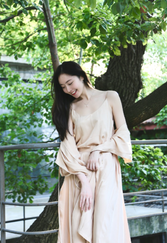 陈露单宣恋情后再爆料,霍尊回应早已分手,网友直呼算什么男人