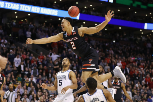 两年缺席141场,场均3.7分!这就是个水货