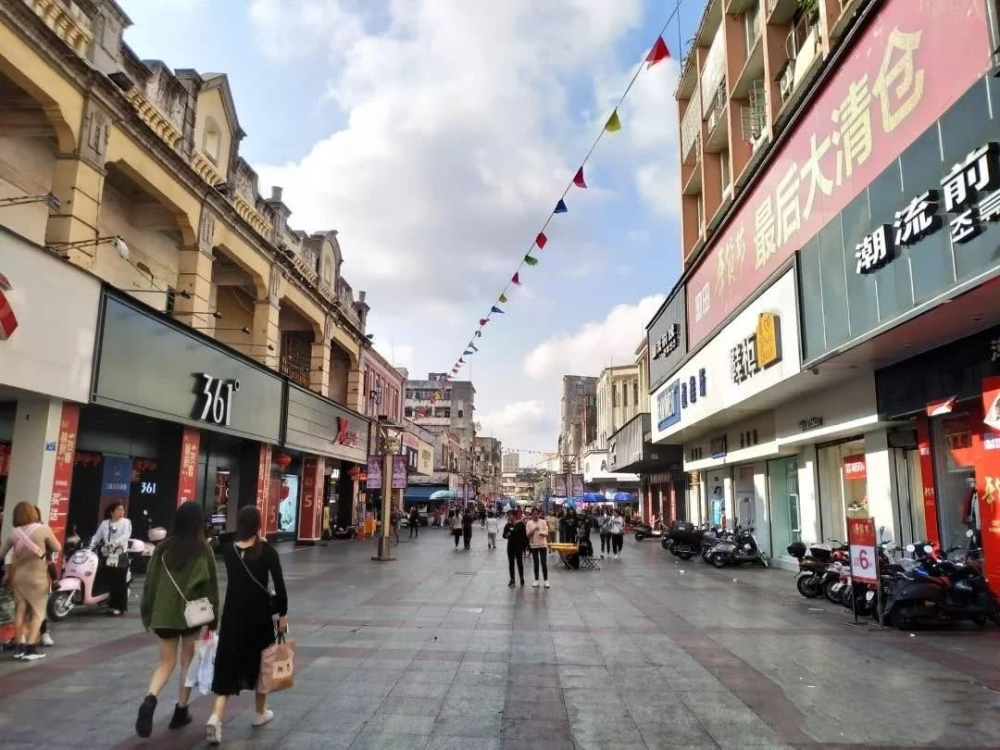 湛江的两大步行街曾经繁华热闹现在却衰落了还有必要存在吗