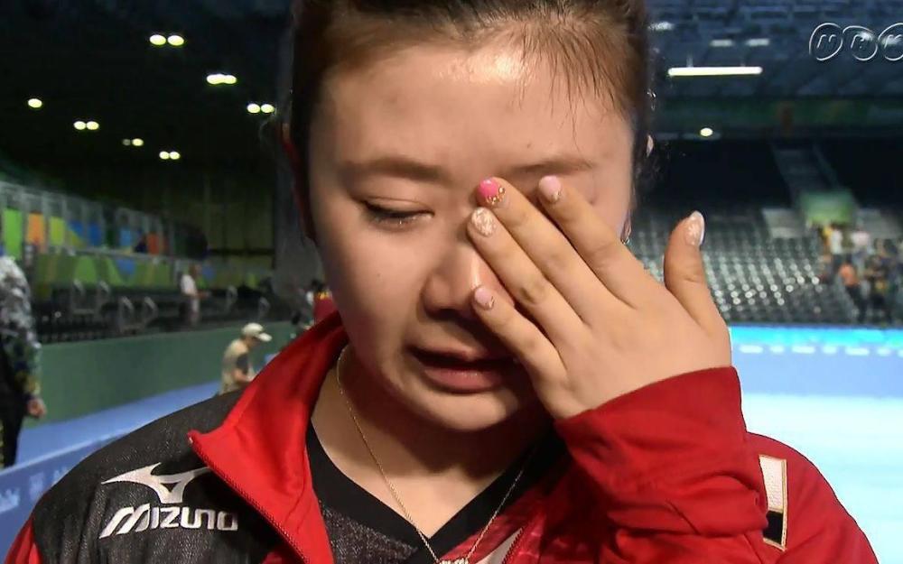 大概是福原爱被虐到快哭时,刘指导的一句:"快让几个球给她".