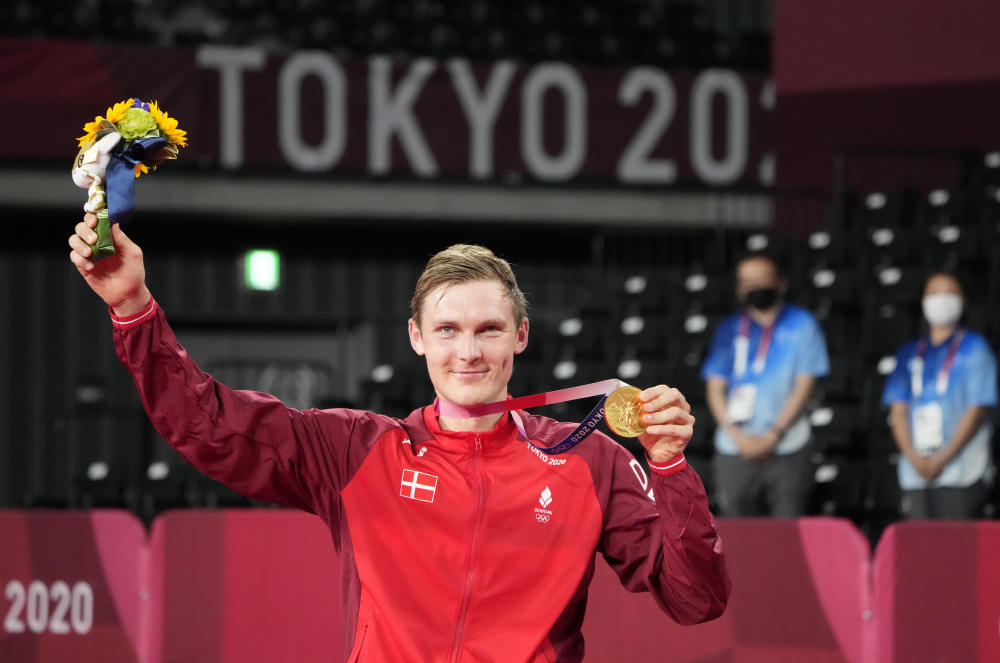 安赛龙本名叫做维克托·阿萨尔森,来自安徒生故乡欧登塞.