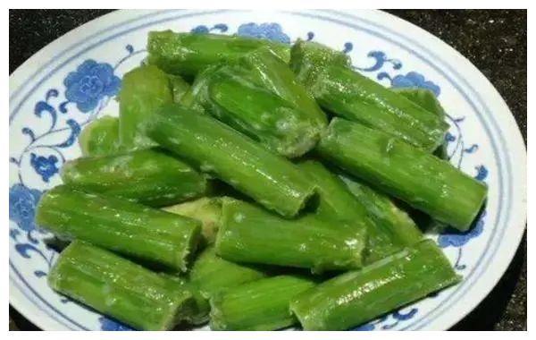 泡臭豆腐的原料,苋菜梗农村很常见却没人知道,做成腌菜味道一绝_腾讯