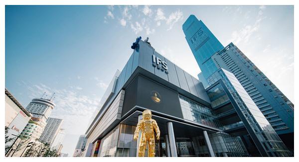 长沙最高建筑,高452米,如今是旅游地标