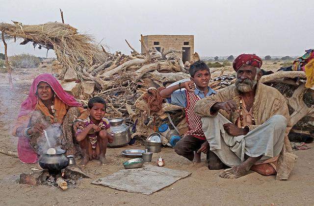 简单来说,在印度社会中存在四大种姓:婆罗门,刹帝利,吠舍和首陀罗.