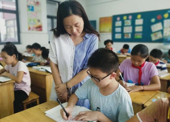 新东方转型“培训父母”，推出优质父母智慧馆，老师都举双手赞成