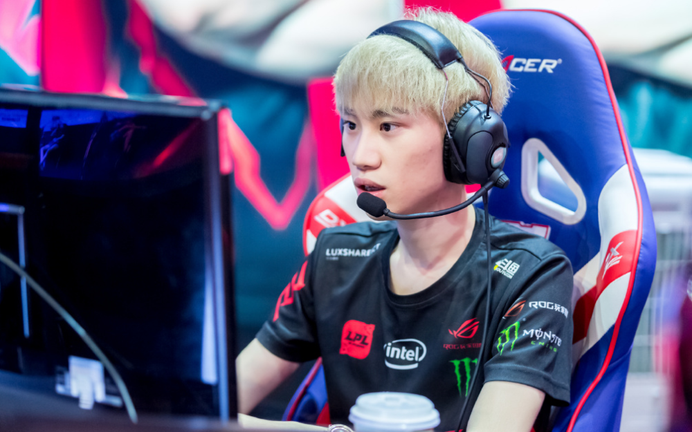 不学相声可惜了doinb直播整活表演新贯口粉丝调侃德云社亲传弟子