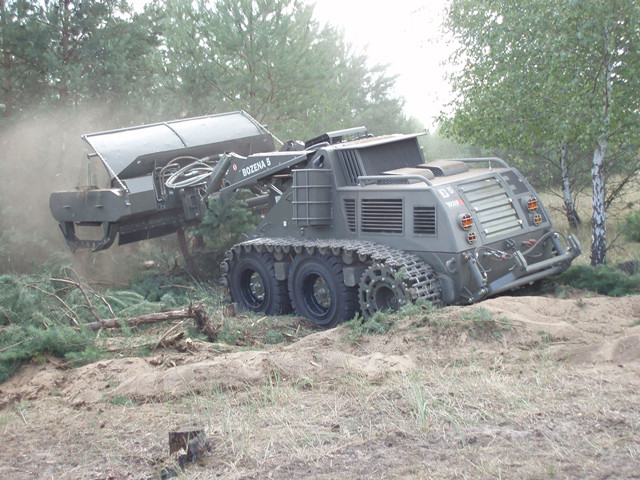 地雷克星,斯洛伐克bozena5遥控扫雷车