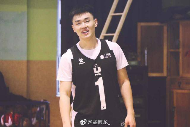 近日,宁波富邦队试训了江苏同曦的内线球员孙思尧,引起不小的争议.