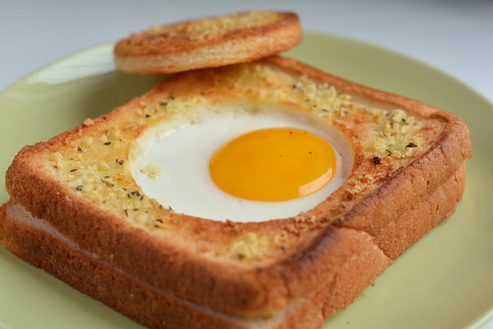 烤鸡蛋蒜香吐司片,剩吐司的"绝绝子",面包房都买不到的美味