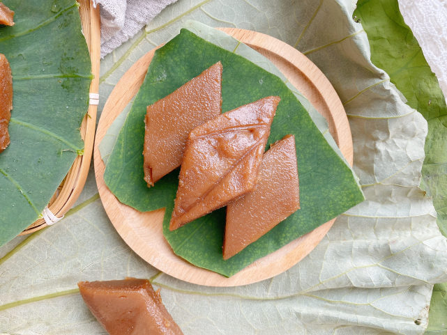 记忆中夏天最美好的味道,荷叶的清香米糕的q弹软糯,做法还简单