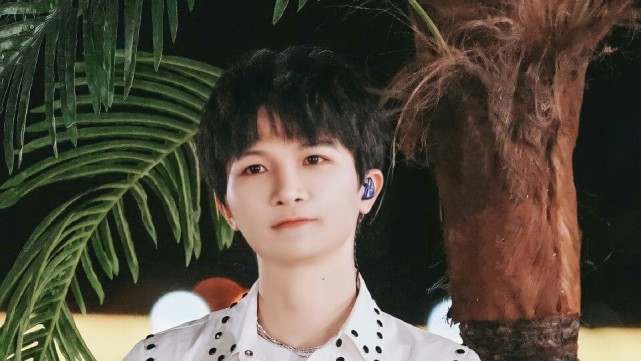 周深《小小》4周岁了,风偷吻我的脸,天使般的歌声,这么甜