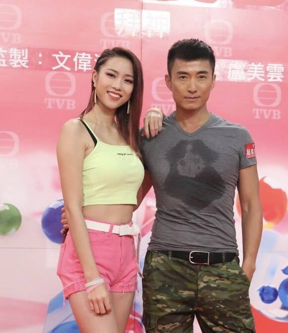 TVB新剧《隐形战队》热拍，陈山聪与上位小花做cp，两人手机相差20岁又一网红公司倒闭