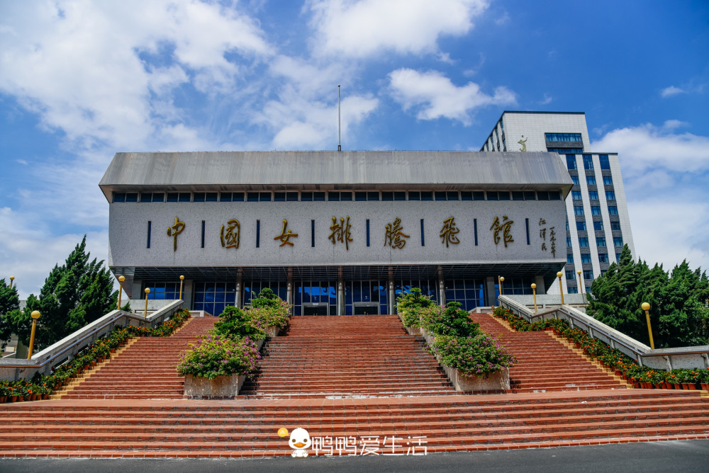 福建漳州藏一座腾飞纪念馆,女排精神永放光芒,定风珠在一旁守护_腾讯
