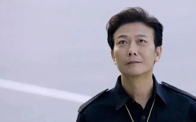 陈欣,就是《超级无敌奖门人》的旁白,该剧监制刘家豪回复记者时表示