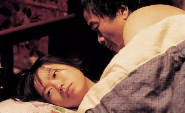 李杨导演的第一部电影名叫《盲井》,这一部叫《盲山》,都和"盲"有关.