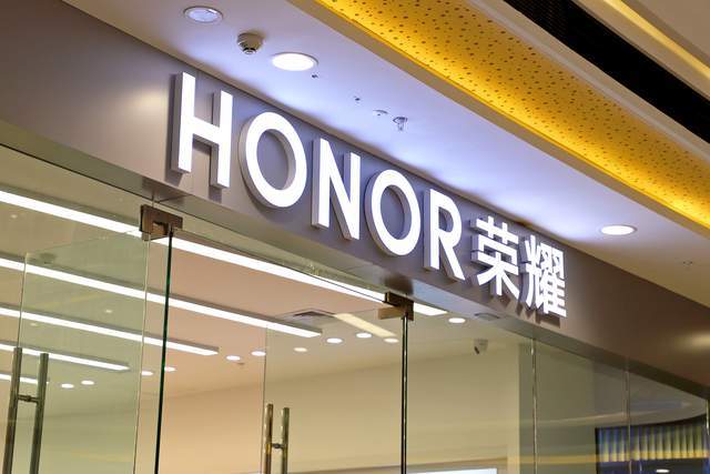 波导回应荣耀将借壳上市,赵明曾称不追求一夜暴富但不排除上市