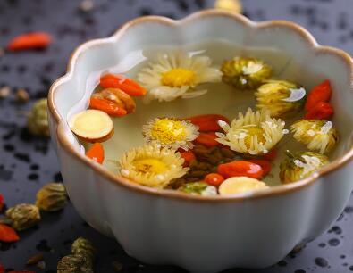 菊花和它们是黄金搭档经常泡水喝身体更健康