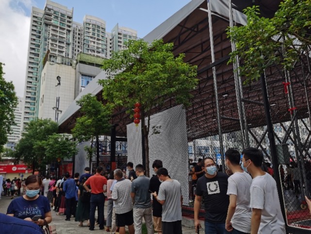 石牌街全员检测1小时采样800份专设老人小孩绿色通道