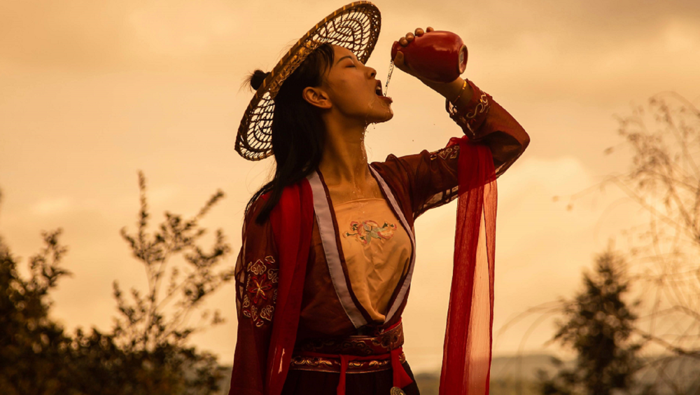 凌云提剑扔垃圾爆红一手峨眉刺炉火纯青被誉周芷若再现