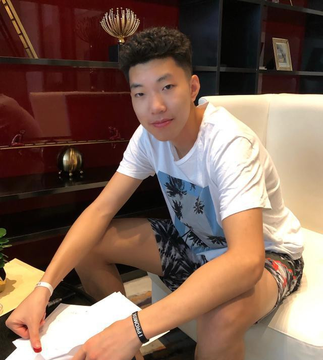 放弃王子瑞！马布里全力辅助00后小将崛起，他的上限有多高？
