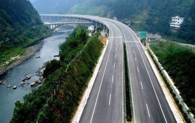 怀化市在建一条重量级高速公路,全长50公里,计划时速100km/h