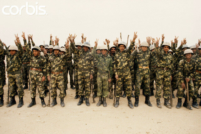 老照片 两伊战争中受训的伊拉克军队 看看水平怎样