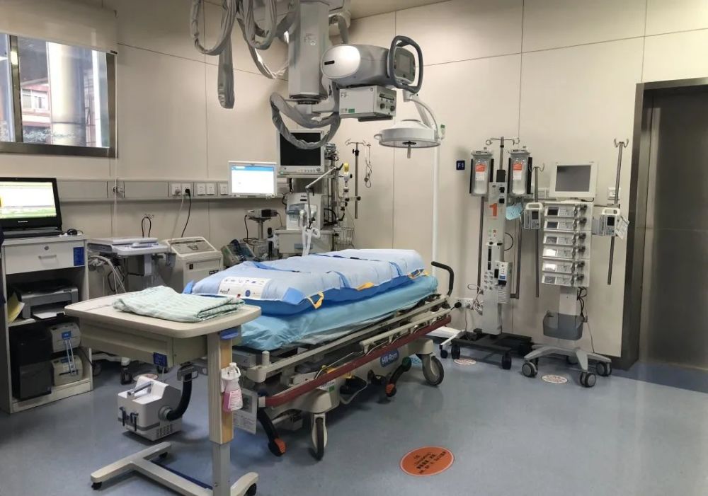 急诊复苏室具备严重创伤生命支持能力及相关仪器设备,学科含有支撑