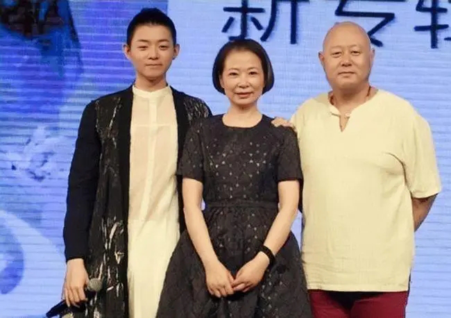 霍尊和陈露的感情纠葛，不过是他父母火风和仲小萍离婚内幕的缩影