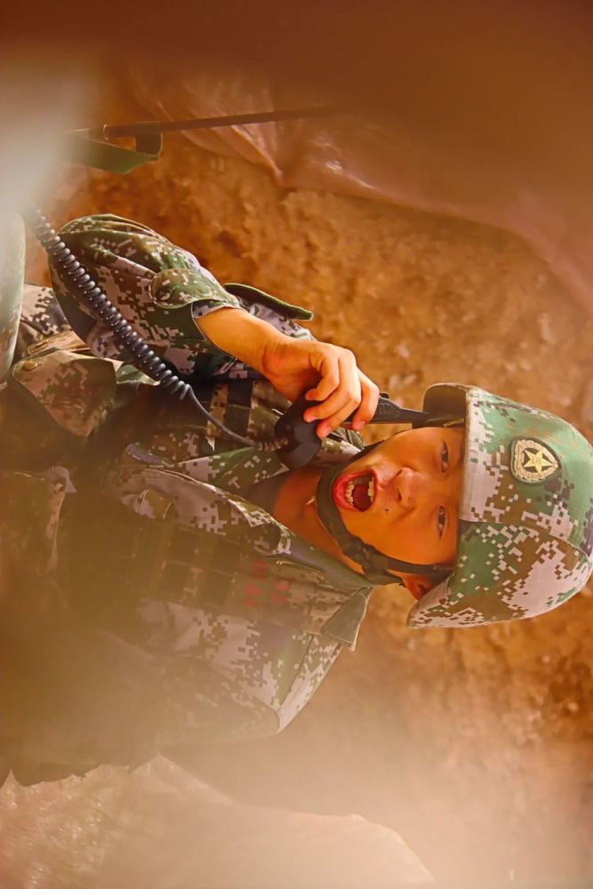 解放军万人军演,震撼壁纸来了!_腾讯新闻