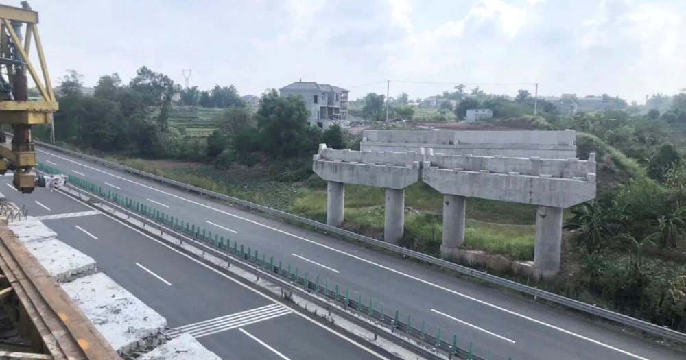 与此同时,跨g8515广泸高速桥梁施工,也将于8月15日进入t梁架设阶段.