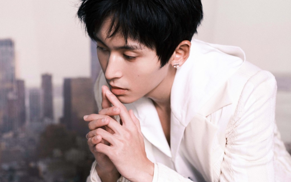 张哲瀚致歉,《皓衣行》再度空降话题广场,罗云熙躺枪