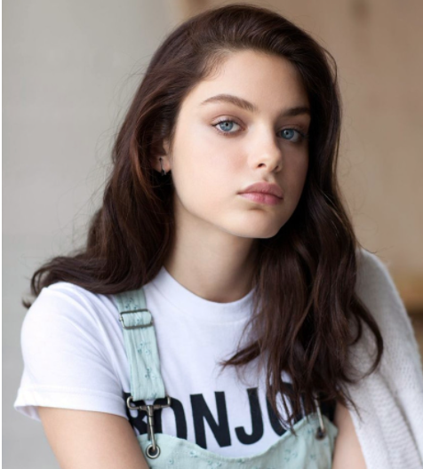 一个犹太女明星,去美国旅游,看到当地的手套才卖20元一双,心里很激动