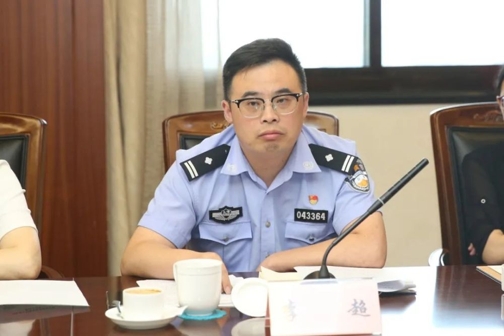 市院第一检察部检察官吴芳,区公安分局法制支队副支队长李超及本院