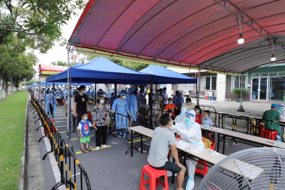 实战演练广州南沙区黄阁镇设置61个采样点开展全员核酸筛查
