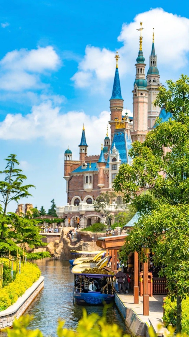 21亿美元.北京时间8月12日晚间,迪士尼发布了自疫情之后,首