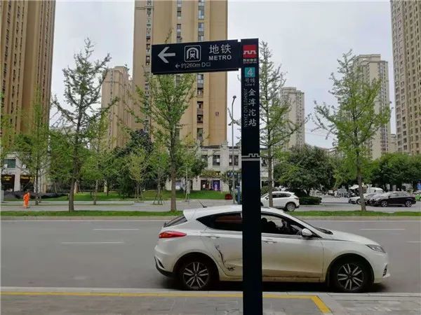 其中188路可到达太乙立交,曲江立交,华润万家等交通要道和购物中心