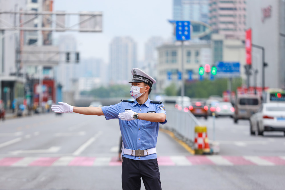 定制口罩粉色岗台还有软萌爱心指挥棒长沙交警七夕为你比心